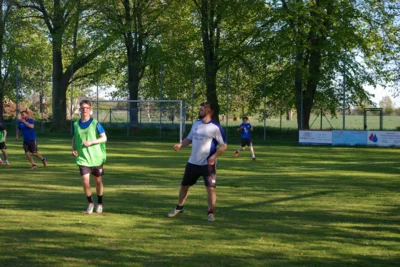 Foto des Albums: 🏆 Eierköppe triumphieren – Fußball statt Tanz in den Mai!