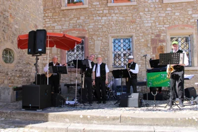 Die Steigraer Musikanten spielten am Nachmittag zur Kaffeezeit auf.  (Bild vergr&ouml;&szlig;ern)
