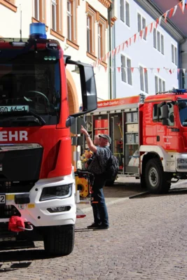 oder einfach nur das Bestaunen der Feuerwehrtechnik.  (Bild vergr&ouml;&szlig;ern)