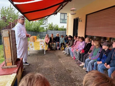 Foto des Albums: Bei den Bienen