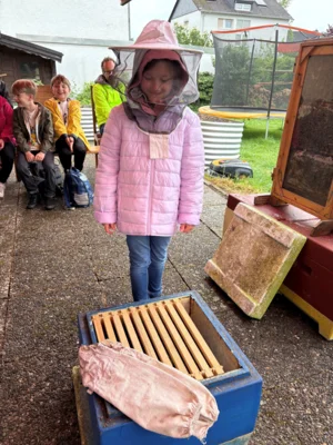 Foto des Albums: Bei den Bienen