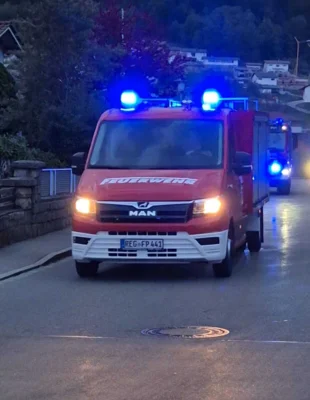 Gegen 20.30 Uhr erreichten die Feuerwehrler am Montag mit ihrem neuen TSF nach einer zehnst&uuml;ndigen Fahr die Heimat.  (Bild vergr&ouml;&szlig;ern)