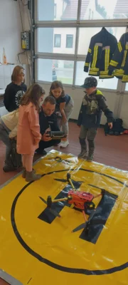 Foto des Albums: Besuch bei der Feuerwehr 🚒 Kl. 1a + 1b