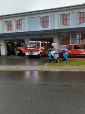 Foto des Albums: Besuch bei der Feuerwehr 🚒 Kl. 1a + 1b