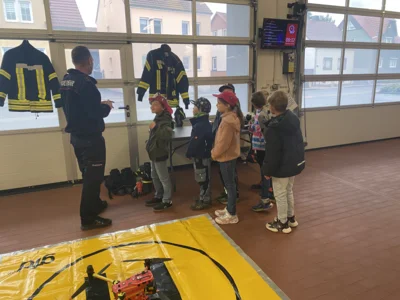 Foto des Albums: Besuch bei der Feuerwehr 🚒 Kl. 1a + 1b