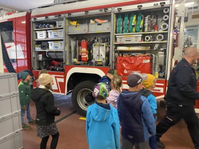 Foto des Albums: Besuch bei der Feuerwehr 🚒 Kl. 1a + 1b