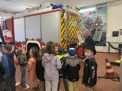 Foto des Albums: Besuch bei der Feuerwehr 🚒 Kl. 1a + 1b