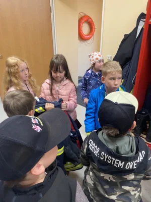 Foto des Albums: Besuch bei der Feuerwehr 🚒 Kl. 1a + 1b