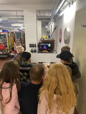 Foto des Albums: Besuch bei der Feuerwehr 🚒 Kl. 1a + 1b