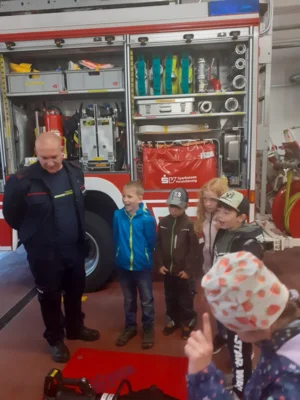 Foto des Albums: Besuch bei der Feuerwehr 🚒 Kl. 1a + 1b