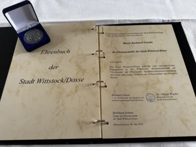 Foto des Albums: Verleihung der Ehrenmedaille an Burkhard Schultz