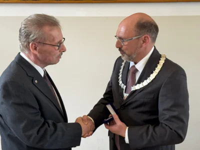 Foto des Albums: Verleihung der Ehrenmedaille an Burkhard Schultz