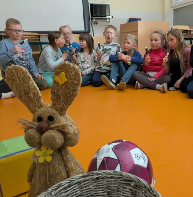 Foto des Albums: Erst Osterzeit... dann Ferienzeit bei den Kindern Im Hort Kalkreuth