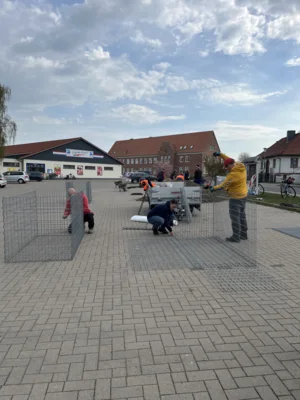 Vorschaubild: Vor Ort wurden die Gabionen zusammengebaut