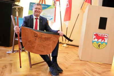 Foto des Albums: Festakt zu Ehren von Siegurd Heinze | Landrat des Landkreises Oberspreewald-Lausitz würdig verabschiedet