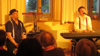 Foto des Albums: Môrre aus Leipzig singt am Piano Lieder vom kleinen Prinzen & Kinderlieder für Erwachsene