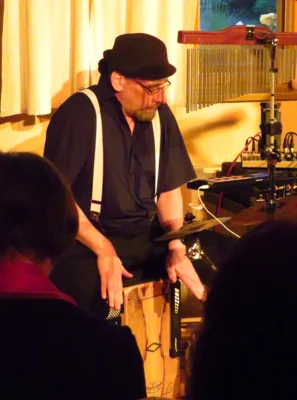 Foto des Albums: Môrre aus Leipzig singt am Piano Lieder vom kleinen Prinzen & Kinderlieder für Erwachsene