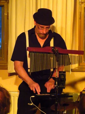 Foto des Albums: Môrre aus Leipzig singt am Piano Lieder vom kleinen Prinzen & Kinderlieder für Erwachsene