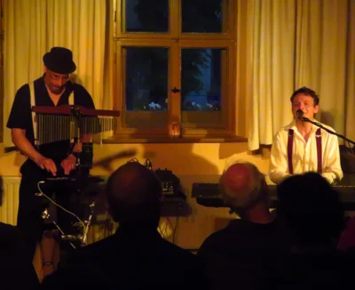 Foto des Albums: Môrre aus Leipzig singt am Piano Lieder vom kleinen Prinzen & Kinderlieder für Erwachsene