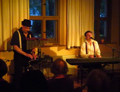 Foto des Albums: Môrre aus Leipzig singt am Piano Lieder vom kleinen Prinzen & Kinderlieder für Erwachsene