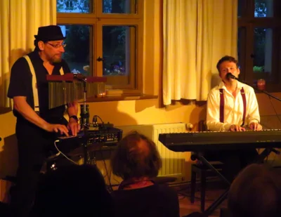 Foto des Albums: Môrre aus Leipzig singt am Piano Lieder vom kleinen Prinzen & Kinderlieder für Erwachsene