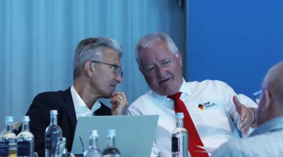 Diskussionen auf der Bundesversammlung. 