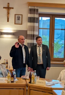 Eberhard Prei&szlig; (l.) wurde als zweiter B&uuml;rgermeister vereidigt.  (Bild vergr&ouml;&szlig;ern)