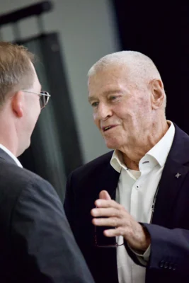 Vorschaubild: Manfred Vater wird Ehrenmitglied des Präsidiums