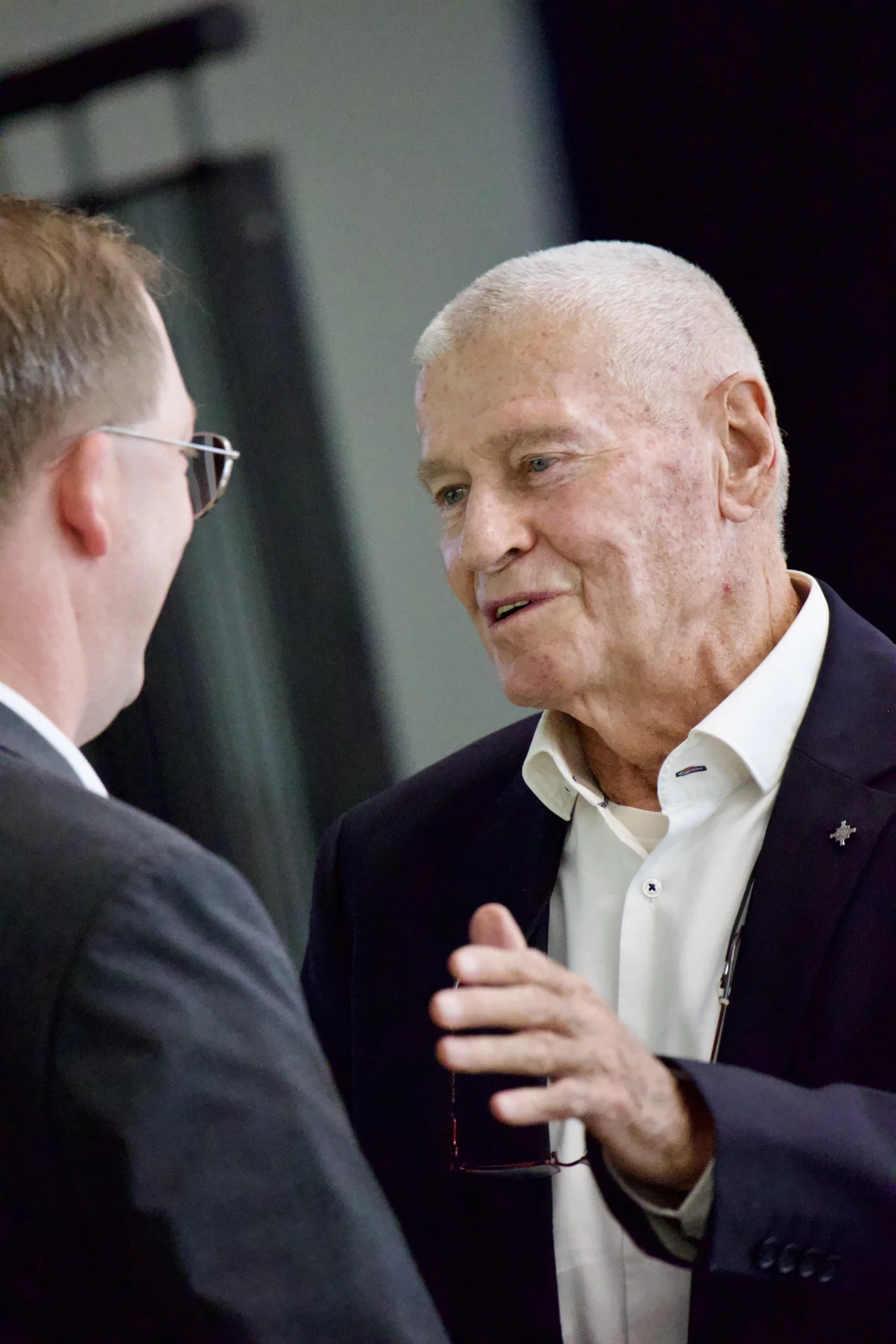 Bild: Manfred Vater wird Ehrenmitglied des Präsidiums