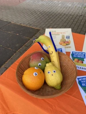 "Fr&uuml;chte im Gespr&auml;ch?"  (Bild vergr&ouml;&szlig;ern)