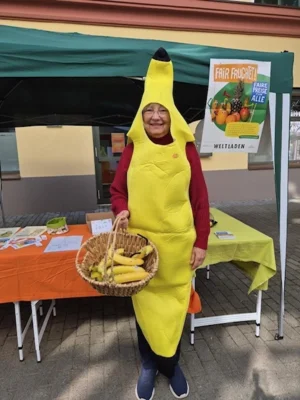 Als "Banane" f&uuml;r den Fairen Handel unterwegs  (Bild vergr&ouml;&szlig;ern)