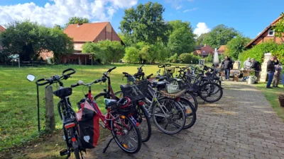 Fahrrad-Parkplatz  (Bild vergr&ouml;&szlig;ern)