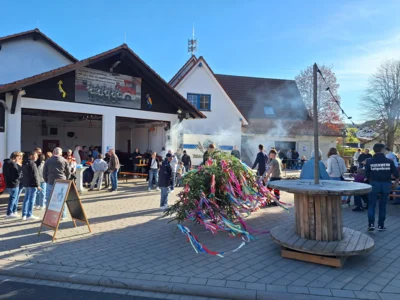 Foto des Albums: Maibaumaufstellen und Übergabe Jugenflamme Teil 1