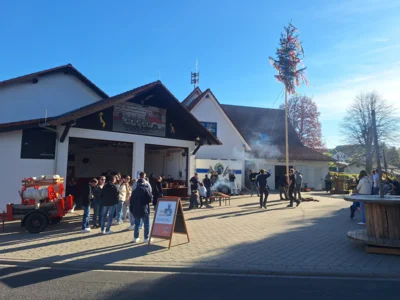 Foto des Albums: Maibaumaufstellen und Übergabe Jugenflamme Teil 1