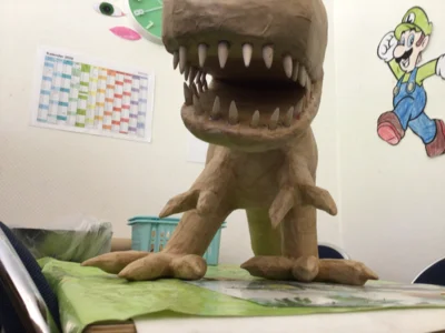Foto des Albums: Ein Dino entsteht im Hort