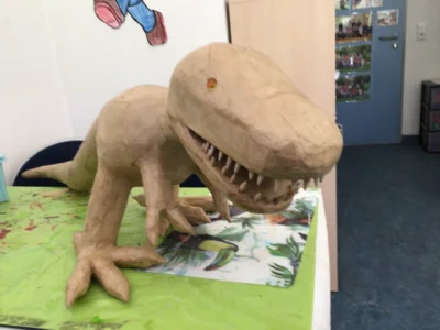 Foto des Albums: Ein Dino entsteht im Hort