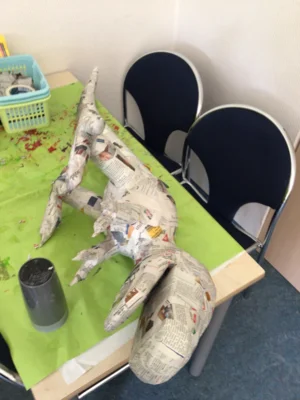 Foto des Albums: Ein Dino entsteht im Hort