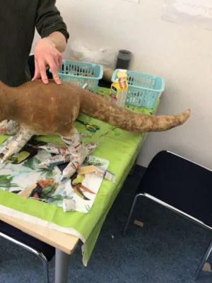 Foto des Albums: Ein Dino entsteht im Hort