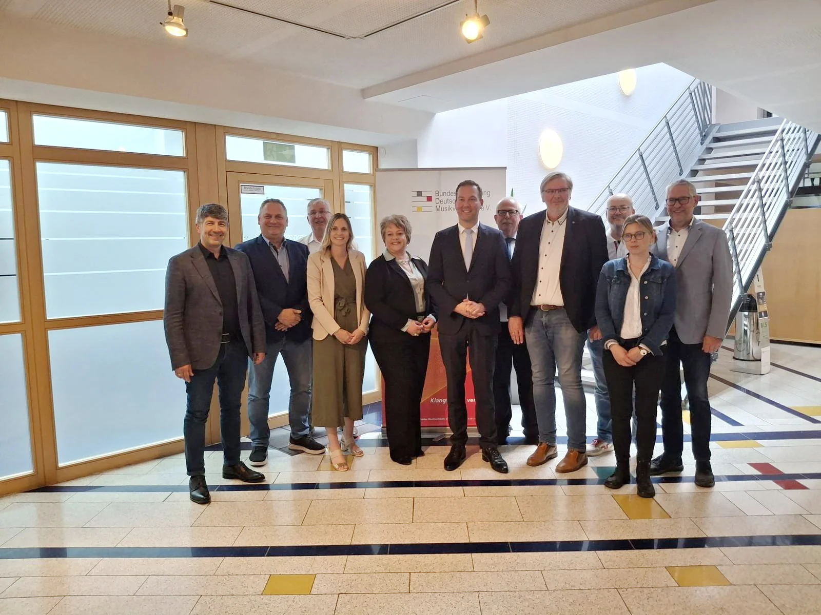 Bild: Das neue Präsidium der BDMV mit der Geschäftsstellenleiterin (von links): Dr. Frank Elbert, Torsten Ellmann, Joachim Engler, Antonia Stricker, Jutta Mettig, Felix Schreiner MdB, Friedrich Kulke, Kay Prieß, Olaf Biermann, Sarah Nehring und Thorsten Zywietz. Es fehlen Sonja Lenz und Nicolas Ruegenberg