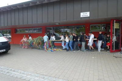 Foto des Albums: Tanz in den Mai bei der Grundschule Ellenberg