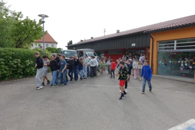 Foto des Albums: Tanz in den Mai bei der Grundschule Ellenberg