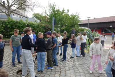 Foto des Albums: Tanz in den Mai bei der Grundschule Ellenberg