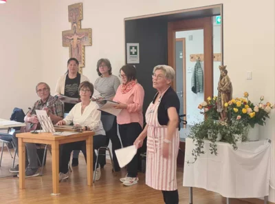 Der Prackenbacher Dreigesang gestaltete gemeinsam mit Josef Maurer die Maiandacht musikalisch, w&auml;hrend Gerlinde Zweck Texte und F&uuml;rbitten vortrug.  (Bild vergr&ouml;&szlig;ern)