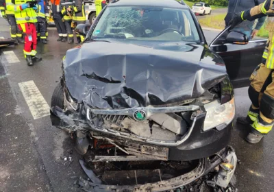 Foto des Albums: THL 4 VU - mehrere PKW, Person eingeklemmt Kreuzung Hainhof