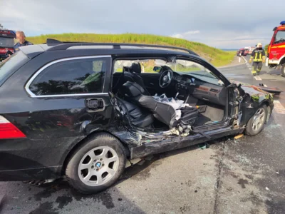 Foto des Albums: THL 4 VU - mehrere PKW, Person eingeklemmt Kreuzung Hainhof
