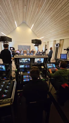 Unser Technik-Team w&auml;hrend der Diskussion  (Bild vergr&ouml;&szlig;ern)