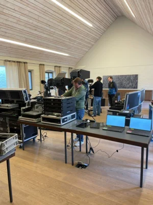 Das Team von TCLG beim Aufbau  (Bild vergr&ouml;&szlig;ern)