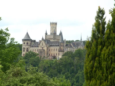 Marienburg, sie thront auf dem Marienberg  (Bild vergr&ouml;&szlig;ern)
