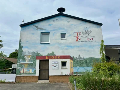 Das Restaurant links um die Ecke  (Bild vergr&ouml;&szlig;ern)
