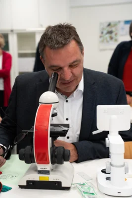 Foto des Albums: Geldsegen für die MINT-Fächer!